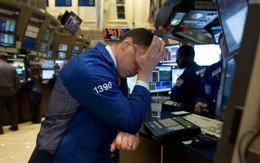 Dow Jones "bay" gần 500 điểm vì nhà đầu tư hoảng loạn trước dấu hiệu cảnh báo suy thoái kinh tế