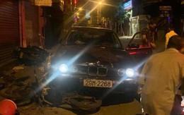 Xe sang BMW biển đẹp tông liên hoàn trên phố Hà Nội, 5 người nhập viện