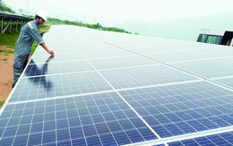Một mức giá điện mặt trời: Lo kém cạnh tranh, quá tải lưới điện