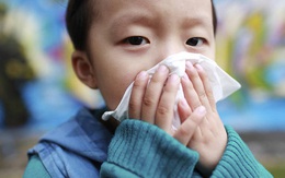 Trước dịch cúm đang hoành hành, chuyên gia tiết lộ dấu hiệu mắc bệnh cúm ở trẻ cần phải nhập viện ngay!