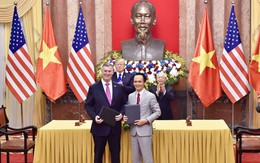 Tổng Bí thư - Chủ tịch nước Nguyễn Phú Trọng và Tổng thống Mỹ Donald Trump chứng kiến lễ ký kết mua 10 máy bay của Bamboo Airways