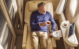 Hãng hàng không quốc tế Emirates (EK) làm  hài lòng khách hàng như thế nào?