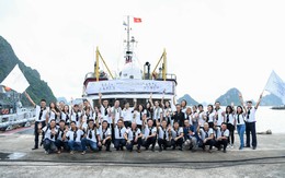 Các người đẹp hoa hậu tặng sách quý ở đảo xa vùng biển vịnh Bắc Bộ