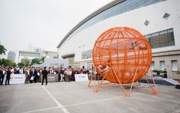 Vừa ra mắt MV, Phương Ly và Rhymastic thổi bùng sân khấu với bản hit mới tại sự kiện ra mắt xe điện “siêu to khổng lồ”