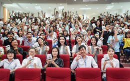 Hoa hậu Giáng My: “Phải là người thông tuệ mới chọn sách đi tặng mọi người”