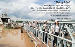 Những câu nói ấn tượng của người đẹp Việt khi tặng sách tại Đồng bằng Sông Cửu Long