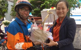 Nhiều khách hàng nhận được món quà bất ngờ từ sàn thương mại điện tử