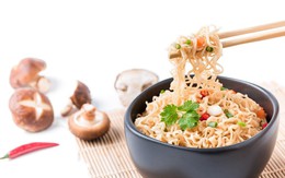 Từ câu chuyện của gói mì ăn liền, ngẫm tinh thần “nghĩ cho người khác”