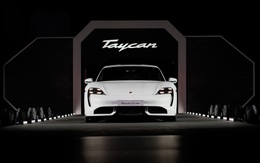 Thanh Hằng, Trọng Hiếu hội ngộ trong sự kiện đẳng cấp của Porsche tại Singapore