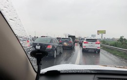 Clip: Xe khách, ô tô đâm nhau liên hoàn trên cao tốc Pháp Vân - Cầu Giẽ