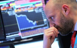 Chứng khoán Mỹ 'đỏ lửa', Dow Jones mất 460 điểm