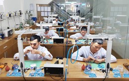 Từ người đánh giày tới hệ thống Bệnh viện cho đồng hồ đeo tay đầu tiên tại Việt Nam