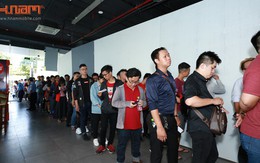 Offline trải nghiệm cùng Hnam mobile: Bùng nổ 200 đơn đặt hàng ngay sau khi chạm tay vào Samsung Galaxy S10