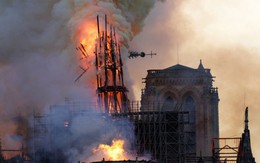 Còn lại gì bên trong Nhà thờ Đức Bà Paris sau vụ cháy thảm khốc?