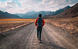 Tự mình "xách ba lô lên và đi" mới là lựa chọn khôn ngoan nhất: 6 lợi ích bạn sẽ không ngờ khi đi du lịch một mình