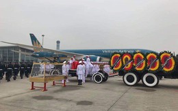 Máy bay đưa linh cữu cố Chủ tịch nước Lê Đức Anh rời Nội Bài