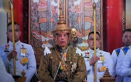 Vua Thái Lan đăng cơ với vương miện nặng 7,3 kg, trang trí nhiều vàng và kim cương