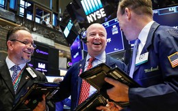 Dow Jones tăng gần 250 điểm, tiếp tục chạm mức kỷ lục mới