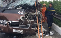 Xe khách tông nhau với xe quét rác trên cao tốc Pháp Vân-Cầu Giẽ, 10 người bị thương
