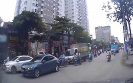 Clip: Hãi hùng cảnh xe CX5 hóa 'xe điên', tông cả loạt xe máy khi băng qua đường