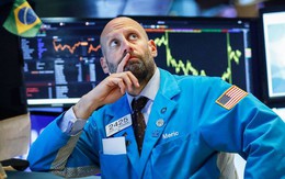 Kỳ vọng về việc Fed hạ lãi suất sụt giảm, Dow Jones có lúc mất hơn 200 điểm