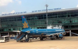 Tại sao sân bay Tân Sơn Nhất luôn quá tải, máy bay thường xuyên bị chậm trễ?
