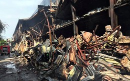 Cảnh hoang tàn sau vụ cháy Công ty bóng đèn phích nước Rạng Đông