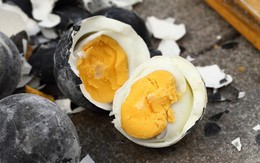 Người ta tin rằng ăn một quả trứng đen này của Nhật Bản sẽ tăng thêm 7 năm tuổi thọ