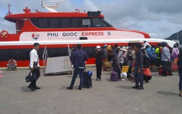 Tàu cao tốc tạm ngưng hoạt động vì bão số 1, nhiều du khách “kẹt” lại Phú Quốc