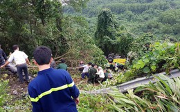 Xe khách rơi trên đèo Hải Vân, 21 sinh viên bị nạn
