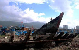 Ngổn ngang 'nghĩa địa' tàu cá xả bản ở Đà Nẵng