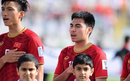 Tiền vệ Đức Huy mất trí nhớ sau pha va chạm ở trận gặp Iran