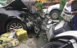 Hà Nội: Ô tô Mazda đâm liên hoàn hai xe máy chạy cùng chiều, ba người bị thương