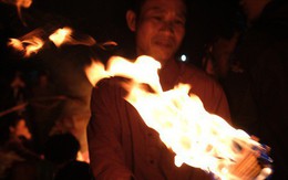 Tục "lấy lửa" độc đáo mang may mắn từ đình làng về tới nhà ở Hà Nội