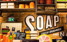 Lush - chuỗi 900 cửa hàng xà bông tăng trưởng bất chấp "ác mộng" bán lẻ: Không quảng cáo, không bao bì nilon, không thử nghiệm trên động vật, dành doanh thu đầu tư cho khách hàng và môi trường