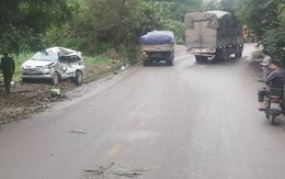 Tránh vào nhà dân, xe Inova vẫn bị xe tải 'điên' tông trực diện khiến 8 người thương vong