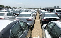 Hình ảnh hàng trăm Toyota Camry 2019 xếp hàng dài tại cảng TP HCM