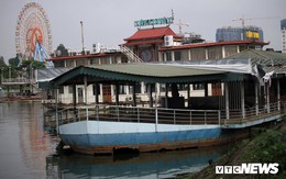 Vì sao du thuyền, nhà hàng nổi tiền tỷ hoá sắt vụn vẫn tồn tại trên Hồ Tây?