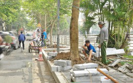 Hơn 100 tuyến phố tại Hà Nội đang được lát gạch bê tông vân đá