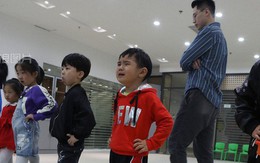 Khổ như làm con của bố mẹ Trung Quốc: Người lớn bỏ việc ở quê đổ xô đến “lò” đào tạo mẫu nhí, bắt con học 10h/ngày để mong ngày nổi tiếng sẽ có “lương nghìn đô”