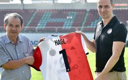 Bầu Đức hy vọng điều gì từ cú bắt tay giữa HAGL với Feyenoord Rotterdam?