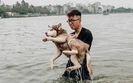 Hà Nội oi nóng ngộp thở, nhiều người mang theo cả thú cưng ra Hồ Tây tắm bất chấp biển cấm