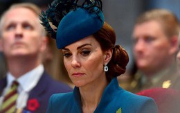 Cú sốc mới của Hoàng gia Anh: Công nương Kate rơi nước mắt vì bị em dâu Meghan cấm tiếp xúc với em bé Sussex