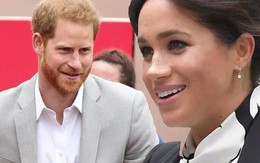 Hành động bất thường chưa từng có của Nữ hoàng Anh và Hoàng tử Harry hé lộ thông tin về em bé Sussex khiến người hâm mộ phát sốt