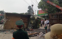 Hà Nội: Xe chở bộ đội ra thao trường bị lật, nhiều chiến sỹ bị thương