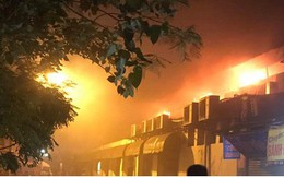Hà Nội: Cháy quán bia Hải Xồm, nhiều người hoảng loạn tháo chạy