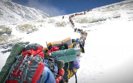 Tắc đường đến chết ở Everest: Thỏa mãn niềm đam mê hay chỉ là "check-in" cho bằng thiên hạ cùng góc khuất đáng sợ "mạnh ai nấy sống"