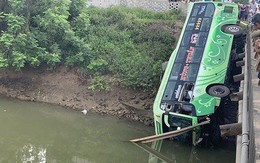 Xe khách lao xuống sông ở Thanh Hóa, nhiều thương vong