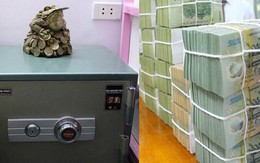 Tiền mặt xếp khối cất két, đút gầm giường trong nhà giàu Việt