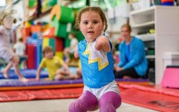 Bé gái 5 tuổi mất cả tứ chi vì viêm màng não tự tin tập môn thể thao mà ngay cả người đủ tay chân cũng e ngại